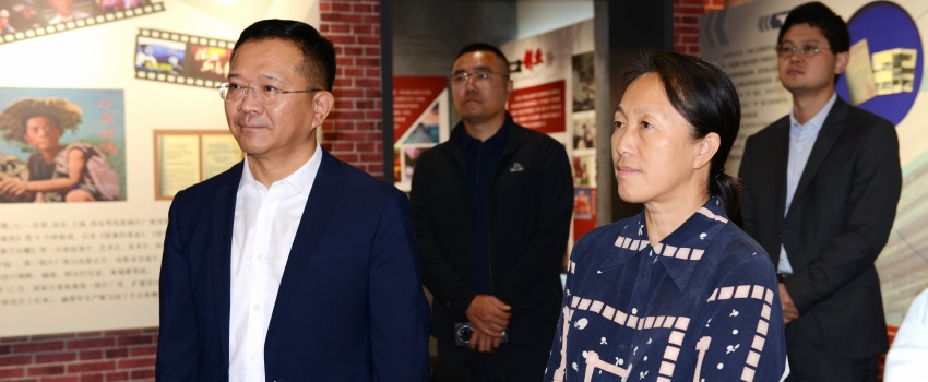 侯景濱會見建信金融總裁魯秀艷一行